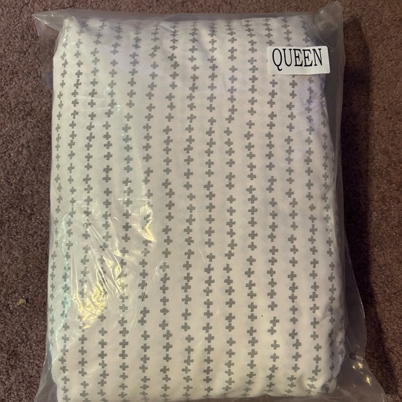 Room Essentials White and Gray Queen Sheet Set - Picture 1 of 2
